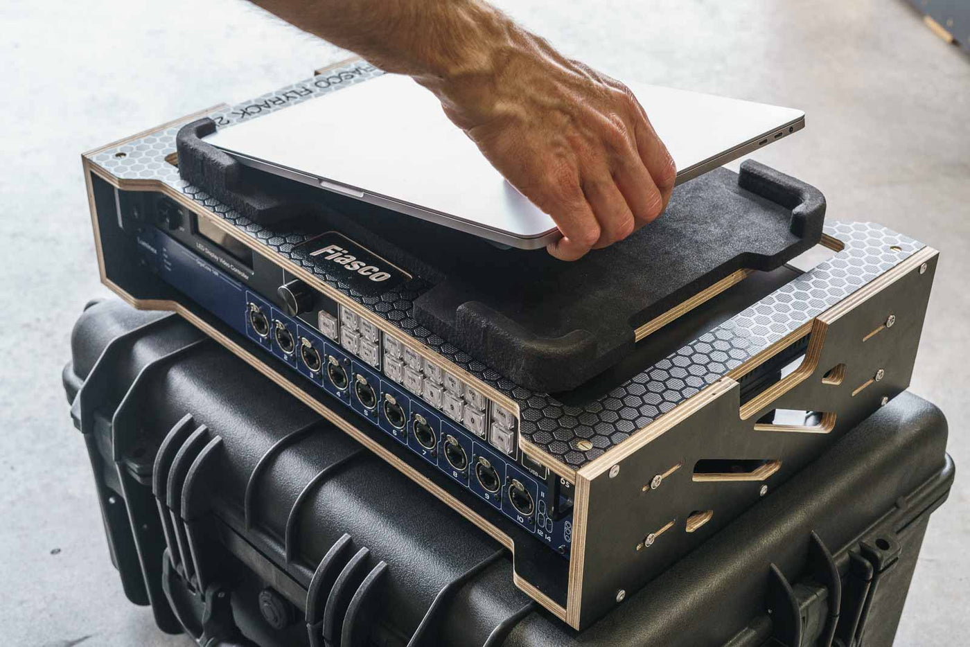 Fiasco Flyrack 2U - Wireless Rack, Tracks Rack, IO Rack for touring ...
