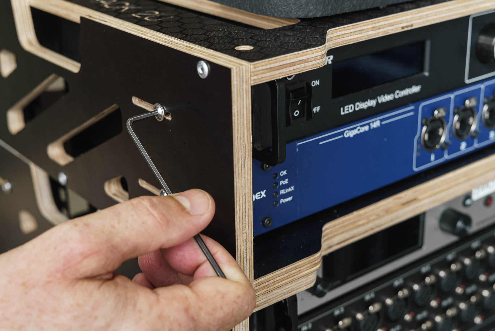 Fiasco Flyrack 4U - Wireless Rack, Tracks Rack, IO Rack for touring ...