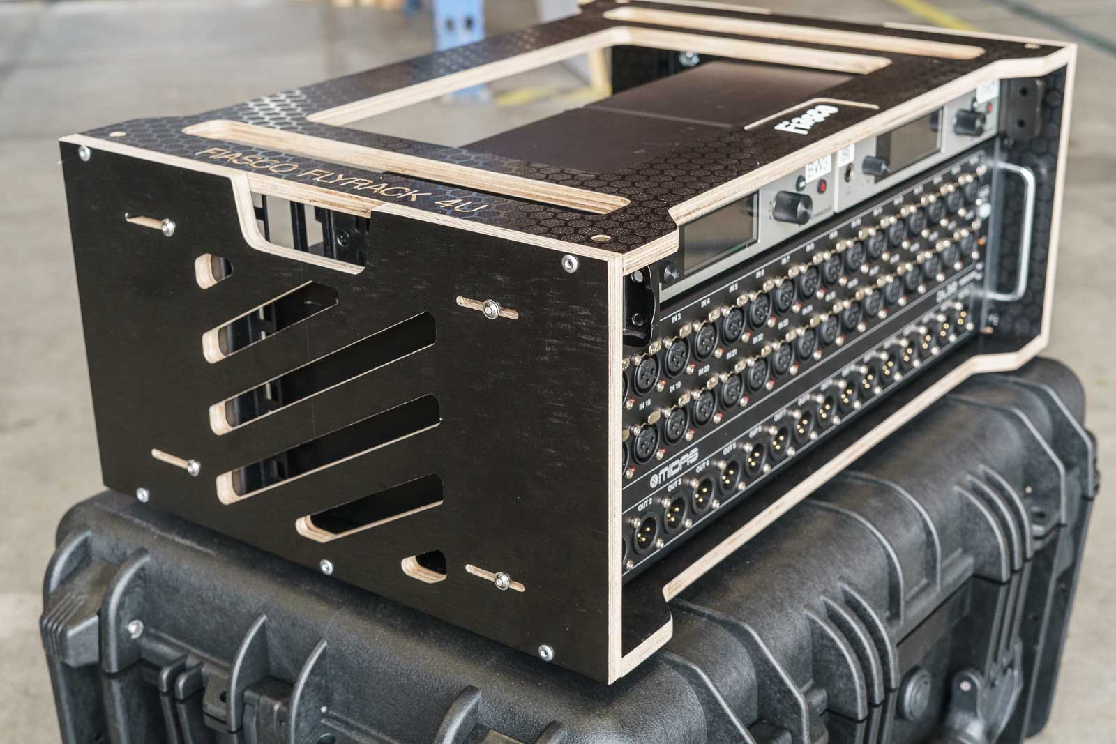 Fiasco Flyrack 4U - Wireless Rack, Tracks Rack, IO Rack for touring ...