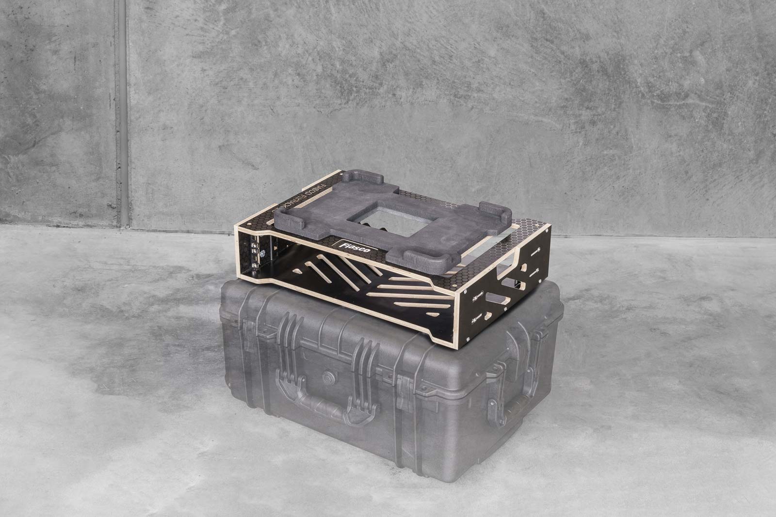 Fiasco Flyrack 2U - Wireless Rack, Tracks Rack, IO Rack for touring ...