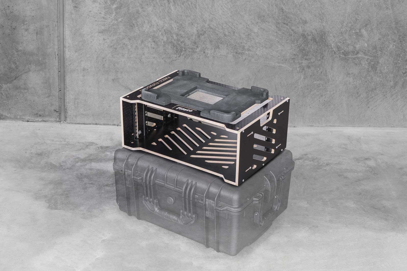 Fiasco Flyrack 4U - Wireless Rack, Tracks Rack, IO Rack for touring ...