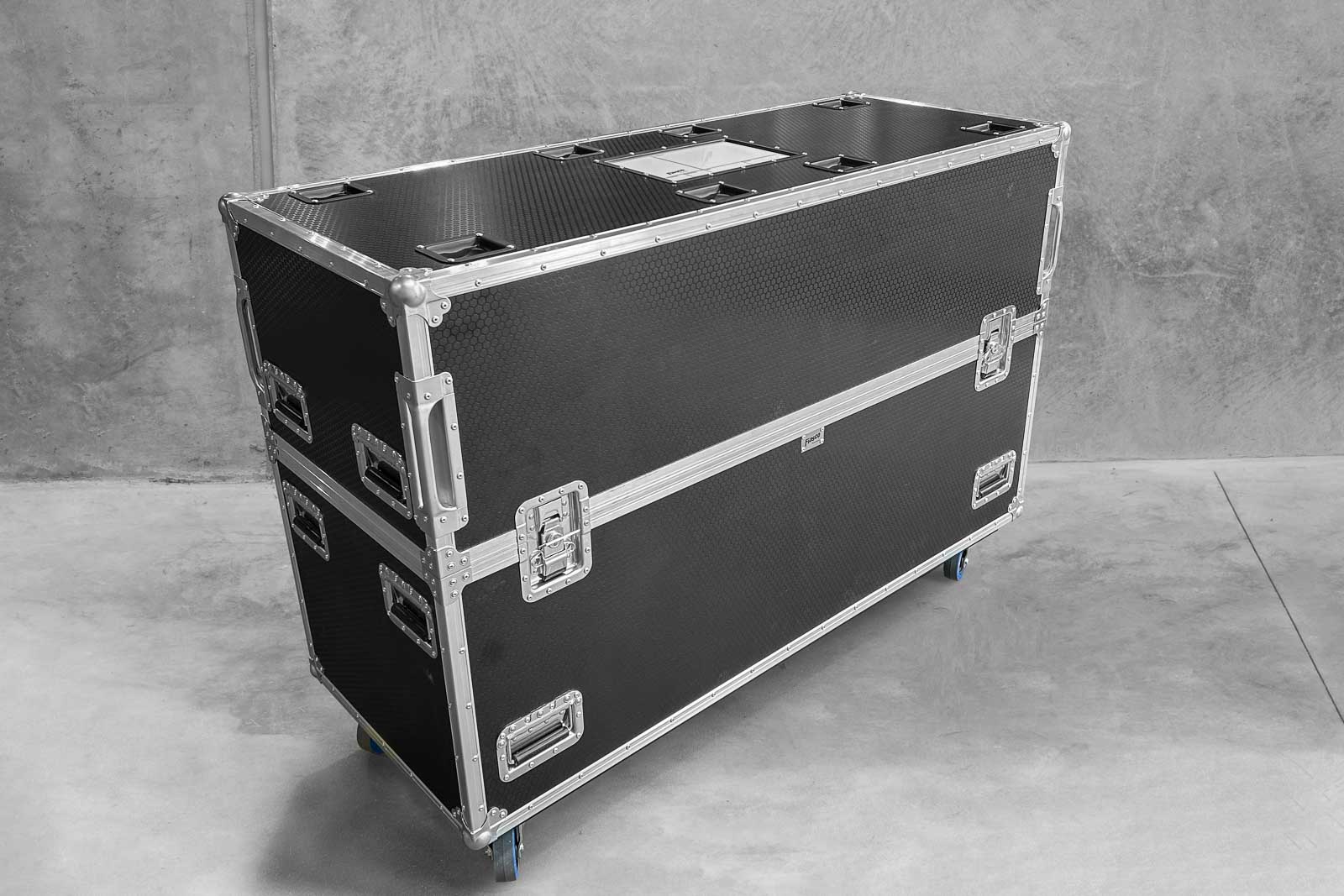 VARI-LITE 3600 PROFILE IP INSERT IN 24 X 60 LIFT OFF LID CASE – Fiasco ...