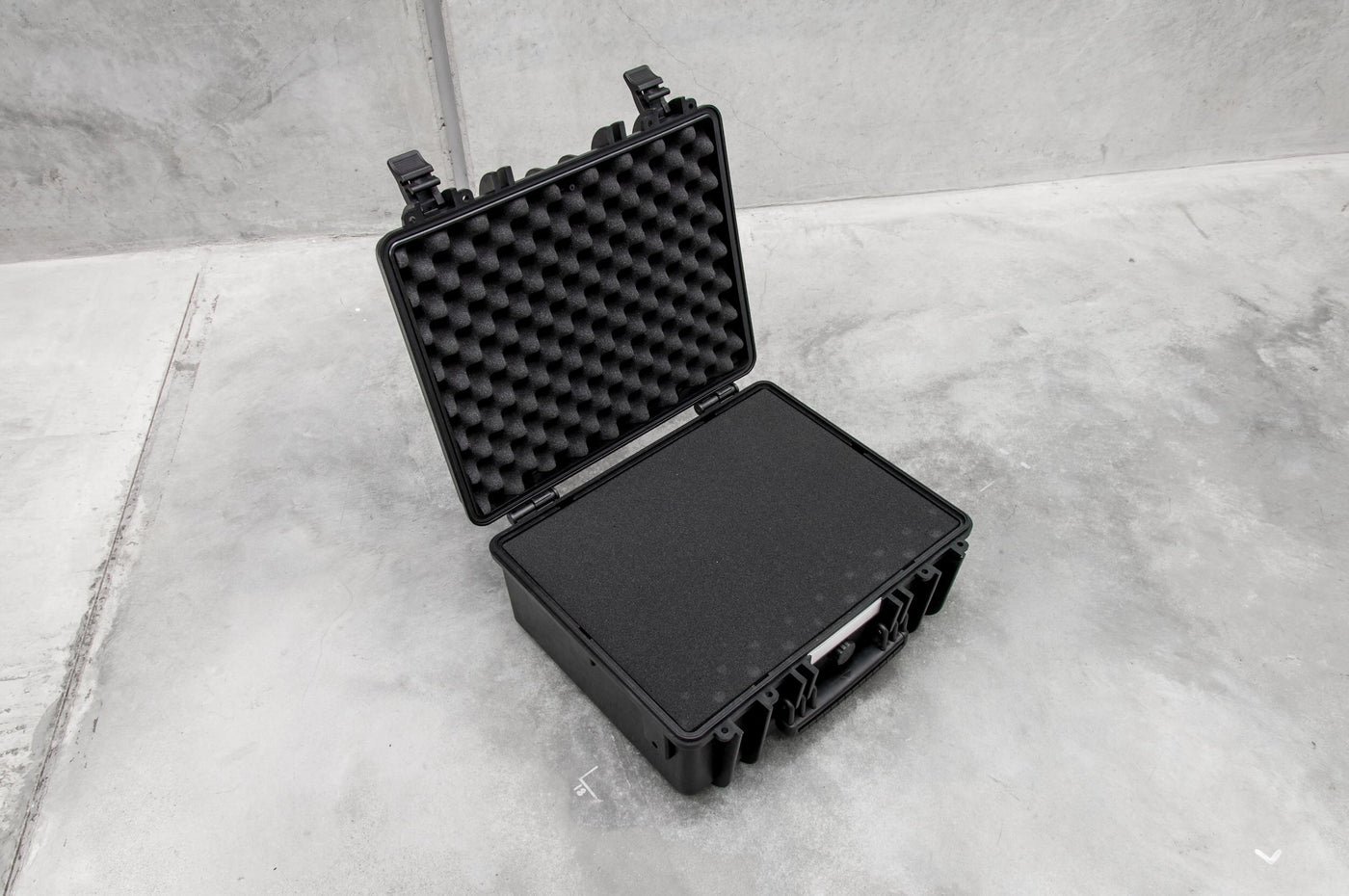 POLYPROOF 28L PROTECTIVE CASE WITH PICK AND PLUCK FOAM