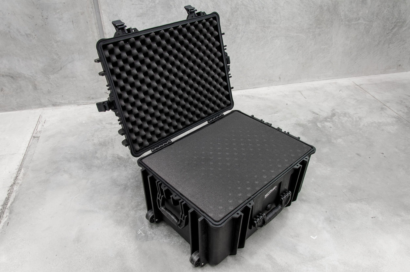 POLYPROOF 84L PROTECTIVE CASE WITH PICK AND PLUCK FOAM