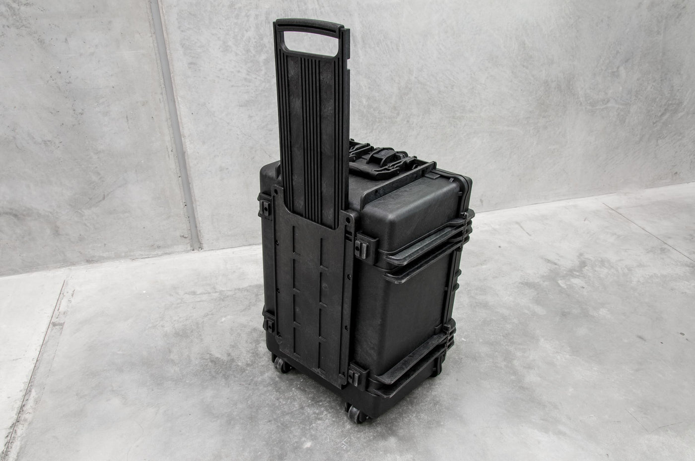 POLYPROOF 84L PROTECTIVE HARD CASE WITH WHEELS