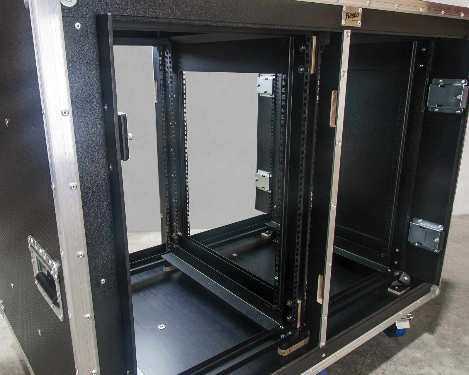 48 x 30 Double SLAM Rack 32U | Touring Road Cases| Fiasco Cases ...