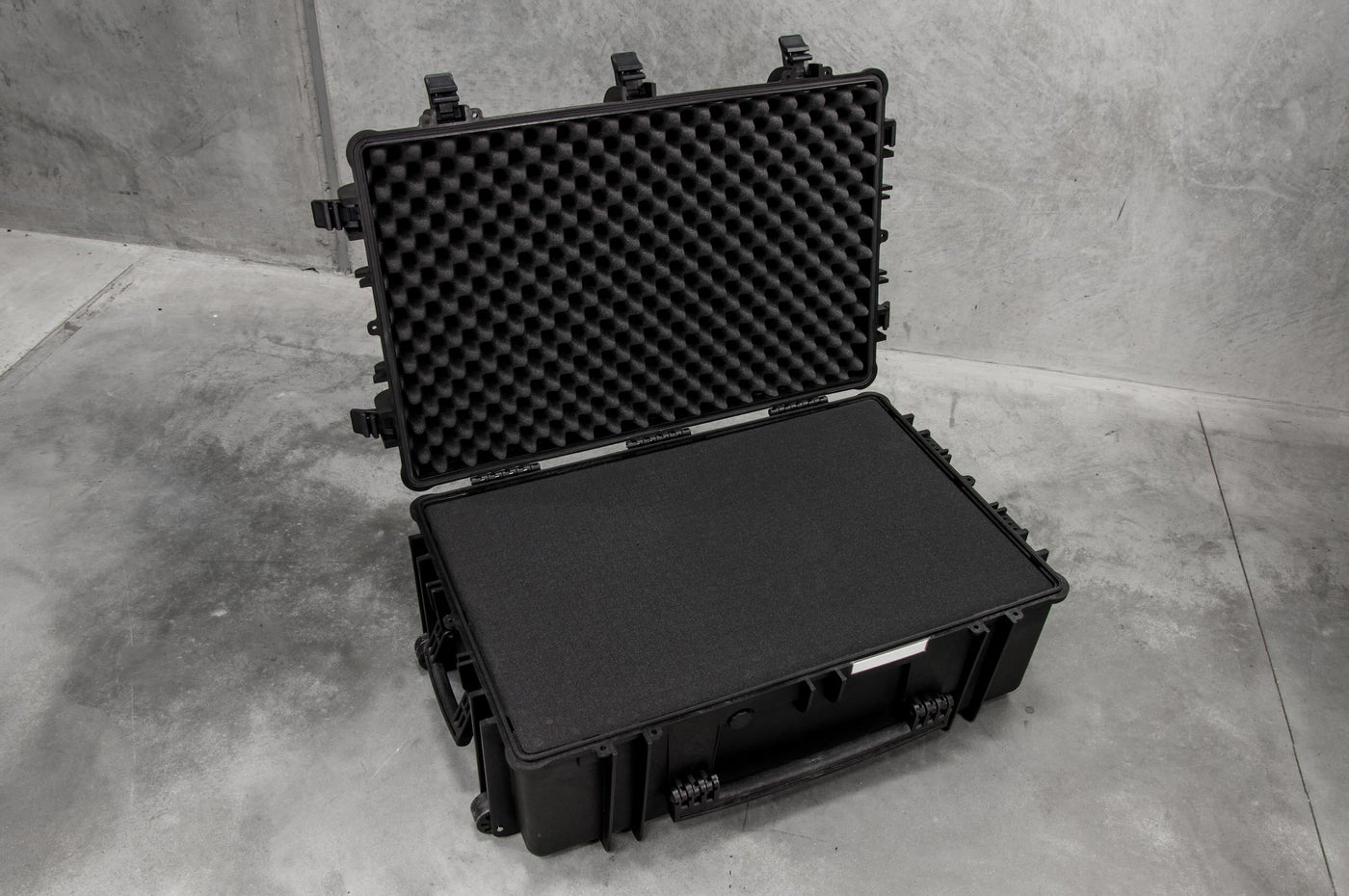 POLYPROOF 113L PROTECTIVE CASE WITH PICK AND PLUCK FOAM